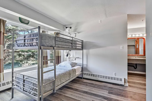 Female Dorm, 10 Beds، Samesun Banff 2/2