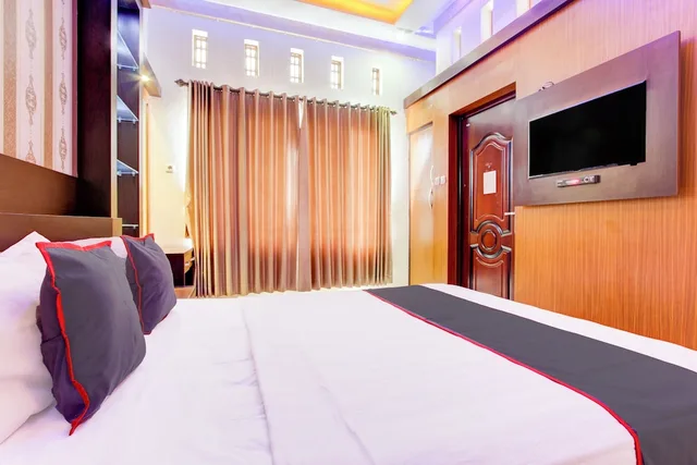 غرفة ديلوكس بسرير مزدوج بشرفة، Hotel O Yogyakarta near Jogja City Mall formerly Bama Guesthouse 6/10