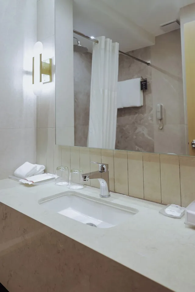غرفة بريميير بسرير كوين، City Garden Hotel Makati 7/9