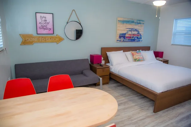 Studio, Suite, King Bed, Pool Side، The Villas at St Pete Beach 2/3
