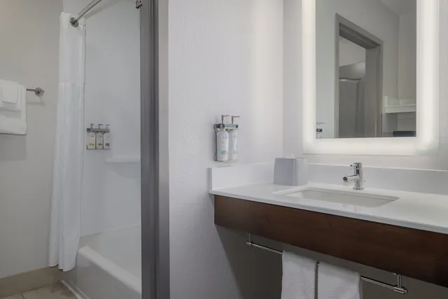 غرفة قياسية بسريرين كوين، Holiday Inn Express Myrtle Beach-Broadway at the Beach 4/6