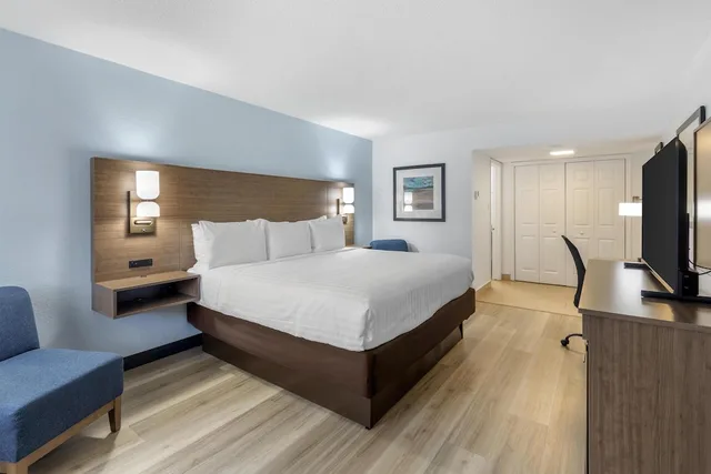 Standard, King Bed, Courtyard View, Best Western Palm Beach Lakes 5/8