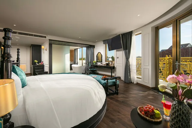 جناح فاخر بسرير كوين، Grand Sunrise Palace Hoi An 1/1