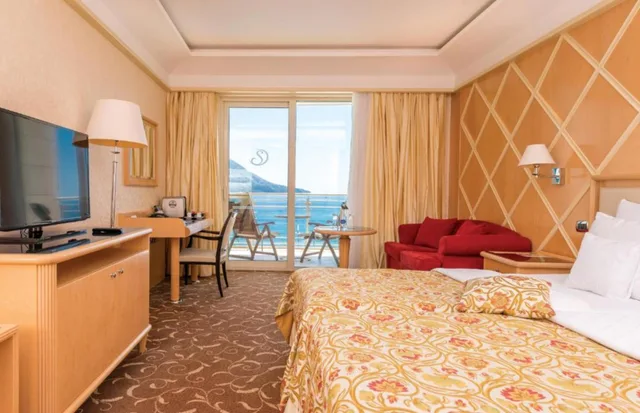 غرفة سوبيريور بإطلالة على المسبح بشرفة، Splendid Conference Spa Resort 2/2