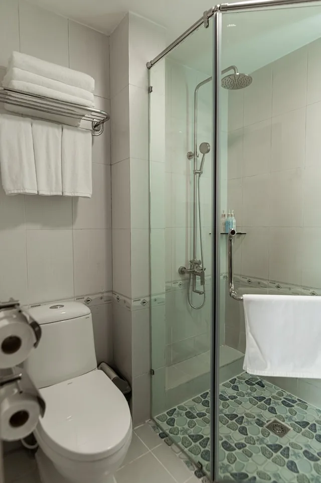 غرفة ديلوكس ثلاثية بسرير كوين وسرير فردي، Lantern Hotel 6/8