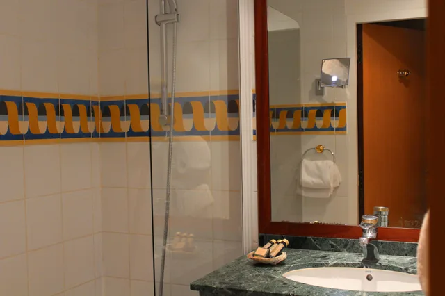 Room, Triple, 1 Double and 1 Single Bed, Hotel Relais Saint Sulpice 2/2