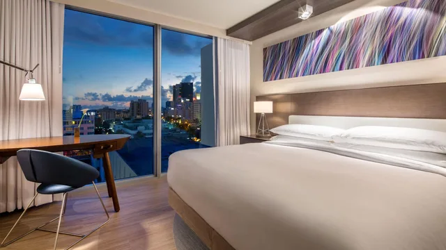 غرفة ديلوكس بسرير كينج لذوي الإعاقة، Hyatt Centric South Beach Miami 1/2