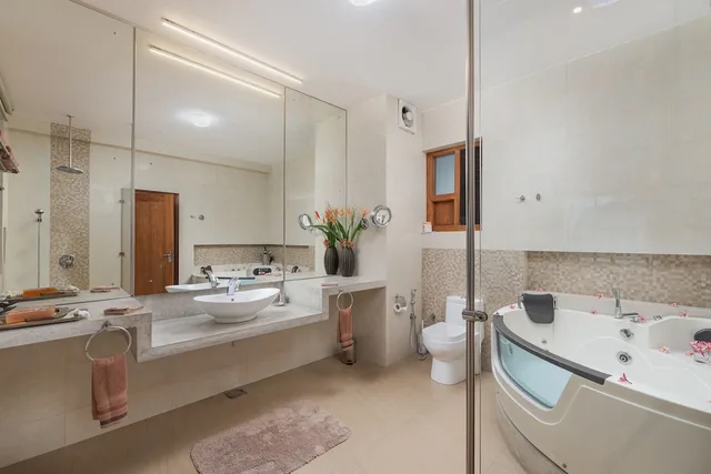 Deluxe, King Bed, Sea View, Plunge Pool, Hot Tub, Coco Bay Unawatuna 4/4