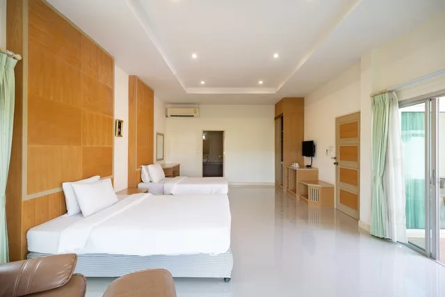 2 Bedrooms, House, 1 Queen and 3 Single Beds, Jetted Tub، Thara Cholapruek Resort 1/4