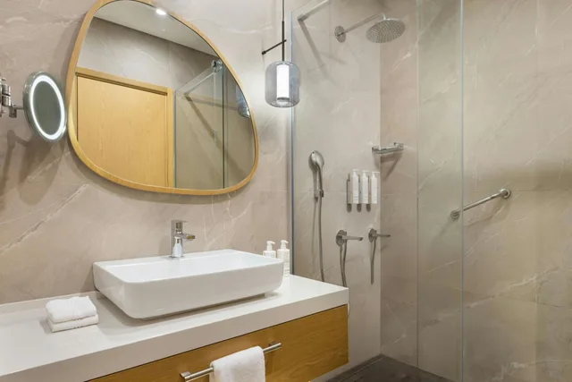 شقة بسريرين منفصلين وسرير كينج بإطلالة على المدينة بشرفة بغرفتي نوم مع أريكة، Marriott Executive Apartments Istanbul Investvadi 5/5