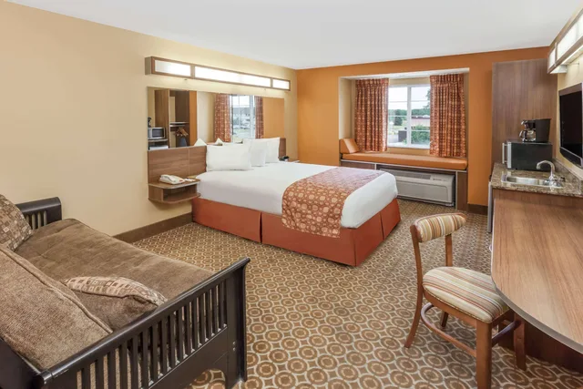 Suite, Queen Bed, Microtel Inn Suites by Wyndham South Bend at Notre Dame 1/1