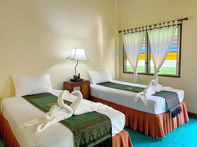 غرفة عائلية ثلاثية، Golden Triangle Palace 2/2