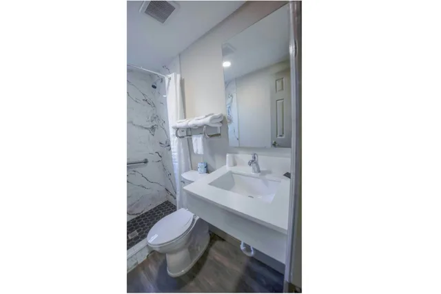 2 Full Beds Non-Smoking، Sunrise Inn by OYO Titusville FL 6/8