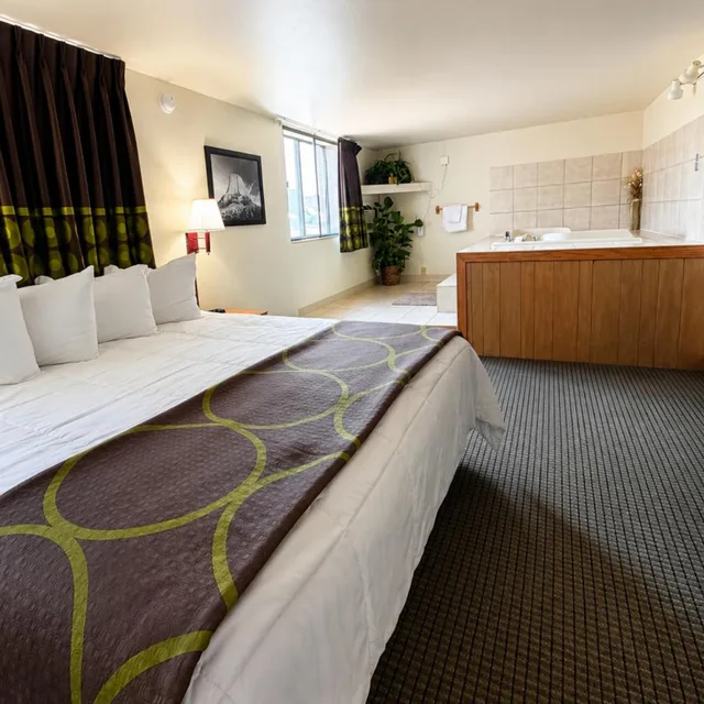 Room, King Bed, Hot Tub, Fairbridge Inn And Suites 6/10