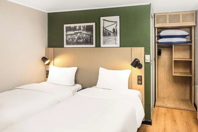 غرفة متصلة قياسية بسرير كوين وسريرين منفصلين، Campanile NATURE - Bordeaux Lac 2/16
