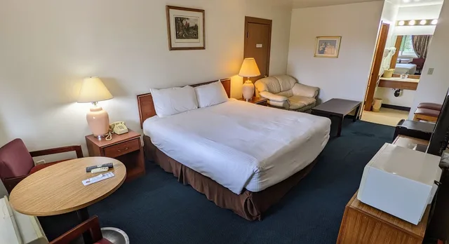 غرفة قياسية بسرير كينج، Fairground Inn Monroe WA 2/8