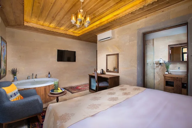 Stone, Deluxe, King Bed, Hot Tub, Balcony، Cappadocia Pyramid Stone House 1/4