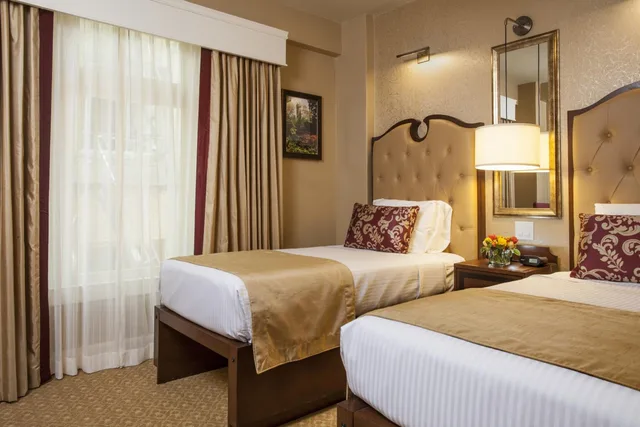 غرفة بسريرين مزدوجين، King George Hotel - A Greystone Hotel 3/3