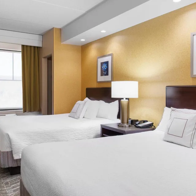 جناح بسريرين كوين مع سرير سحّاب إضافي مع أريكة، Springhill Suites By Marriott Wheeling Tridelphia Area 1/6