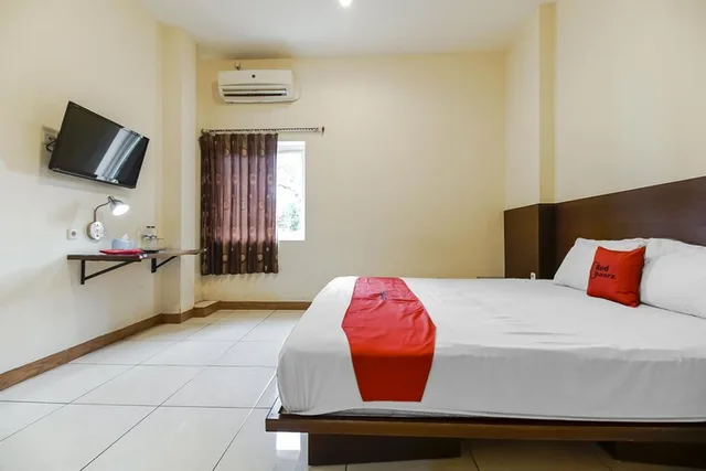 Reddoorz، RedDoorz Plus @ Karebosi Area 2 (RedDoorz - Hotel Crown Inn) 2/4