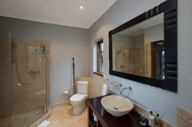 Garden, Luxury, 1 King and 1 Single Beds، Kanonkop House 3/3