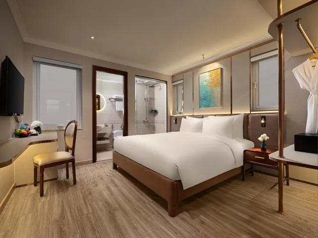 غرفة متصلة عائلية بسرير كينج وسريرين منفصلين، Silk Queen Grand Hotel 4/10