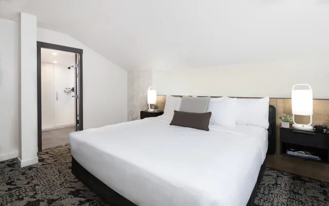 Loft, Suite، Crystal Lodge Hotel Whistler 1/2