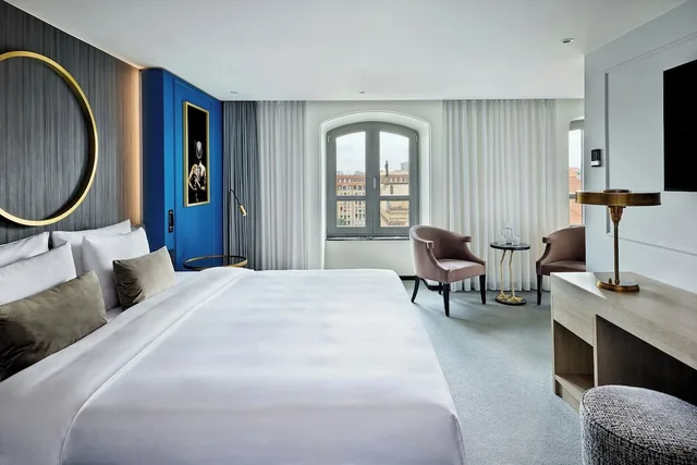 جناح جونيور بسرير كينج، Hotel Luc Autograph Collection 1/9
