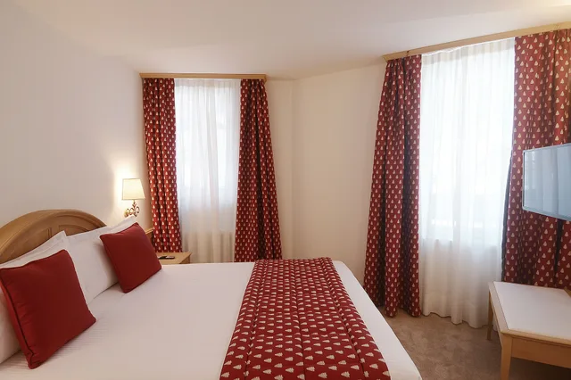 جناح جونيور ديلوكس بسريرين منفصلين، Hotel Schweizerhof Pontresina 1/4