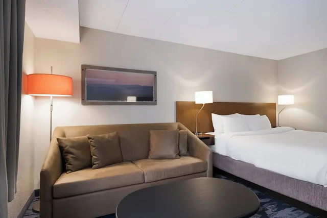 غرفة بسرير كينج مع أريكة لذوي الإعاقة، Fairfield Inn Boston Tewksbury Andover 2/5
