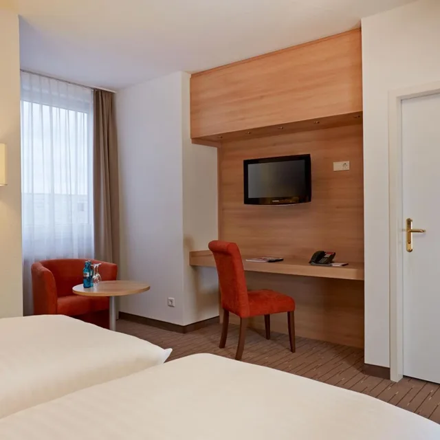 غرفة عائلية مع أريكة، H+ HOTEL WIESBADEN NIEDERNHAUSEN 4/9