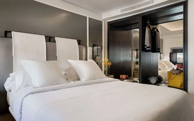 Premier, Queen Bed, Francisco I 2/3