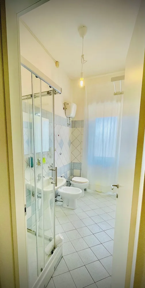 غرفة بسرير كوين وسرير فردي بإطلالة على الحديقة بشرفة، Albergo Minturnae 10/10