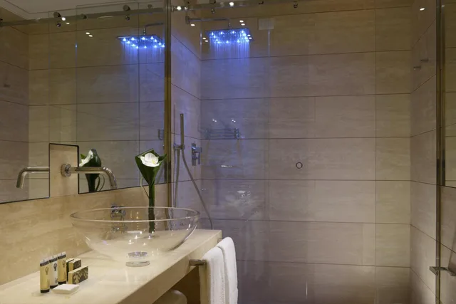 جناح عائلي بسرير كوين مع أريكة، Grand Hotel Minerva 5/6