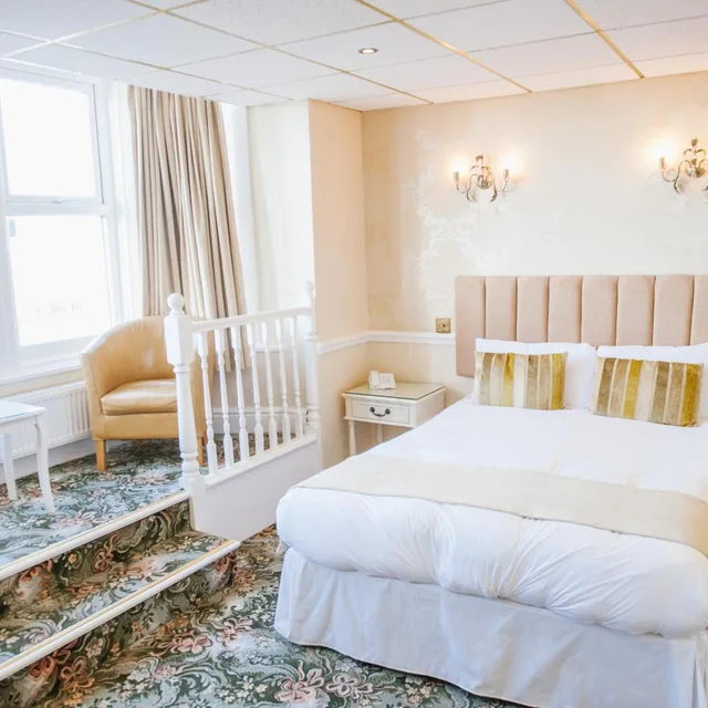 جناح، Doric Hotel 1/4