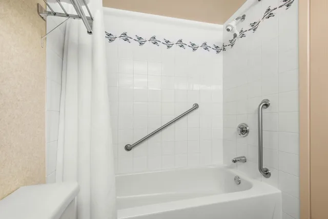 جناح استوديو بسرير كوين، Ramada By Wyndham Lloydminster 9/10