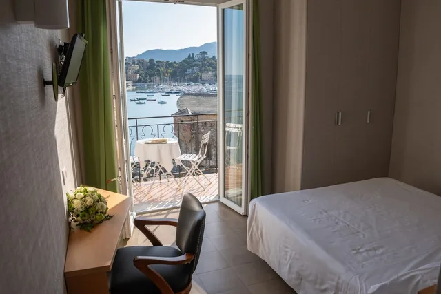 غرفة كلاسيكية بسريرين منفصلين بإطلالة على البحر، Hotel Italia e Lido Rapallo 6/10