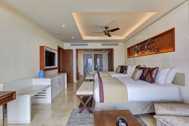 2 Bedrooms, Diamond Club, Chairman, Luxury, Suite, 1 King and 2 Queen Beds, Ocean Front، Royalton Negril, An Autograph Collection All-Inclusive Resort 3/4