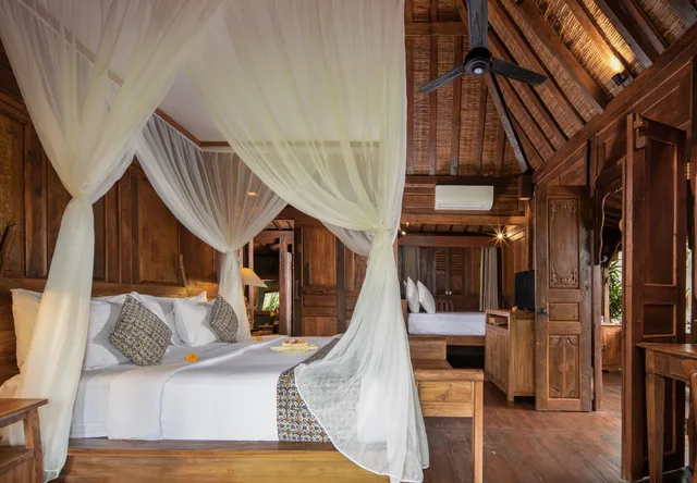 Wooden, Family, Villa, King Bed, Private Pool، Madani Antique Villas 1/2