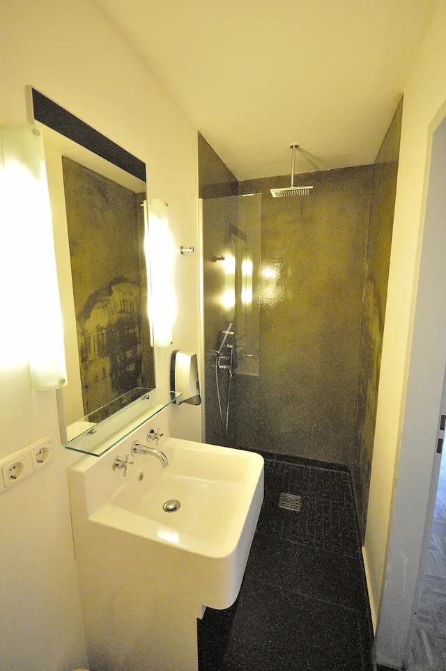 سكن مشترك مختلط بثلاثة أسرّة، Five Elements Hostel Frankfurt 3/3