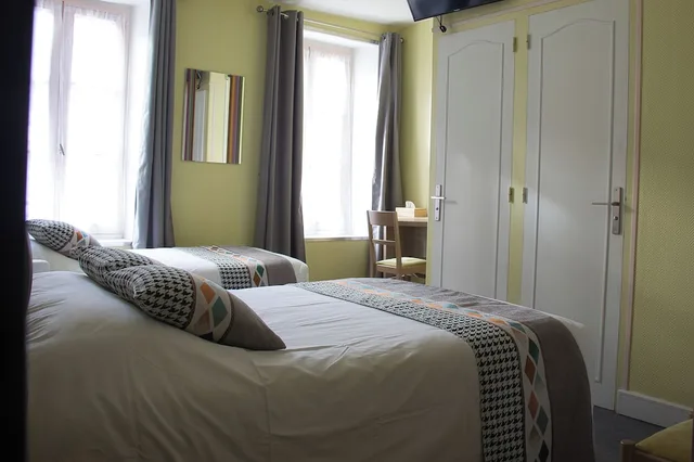 غرفة قياسية ثلاثية بسرير مزدوج وسرير فردي، CITOTEL BEAUSEJOUR 4/6