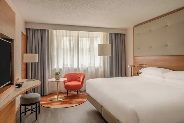 Superior, King Bed, Park View, Vienna Marriott Hotel 3/10