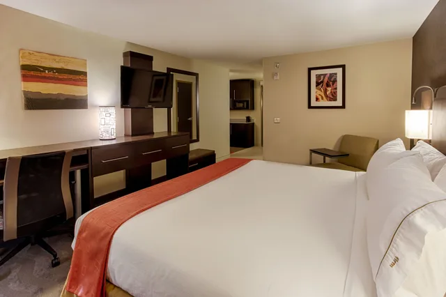 غرفة قياسية بسرير كينج، Holiday Inn Express And Suites Baltimore West Catonsville 1/3