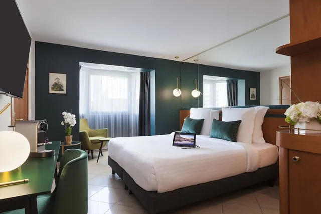 غرفة كومفورت بإطلالة على المسبح بشرفة، Neho Suites Cannes Croisette 1/2