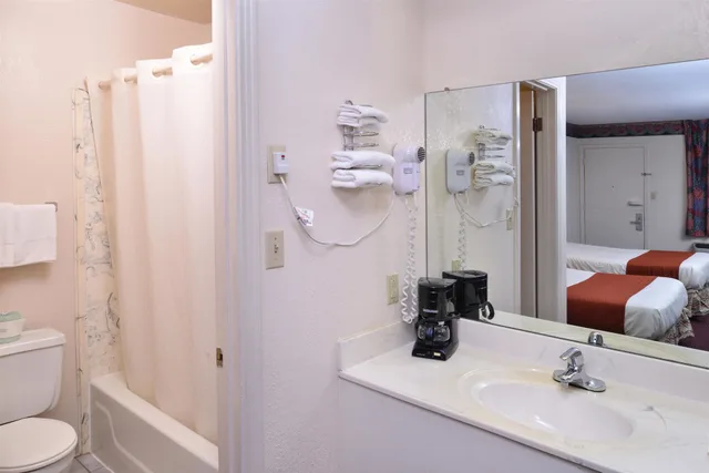غرفة بسريرين مزدوجين لذوي الإعاقة، Americas Best Value Inn Wildersville 5/6