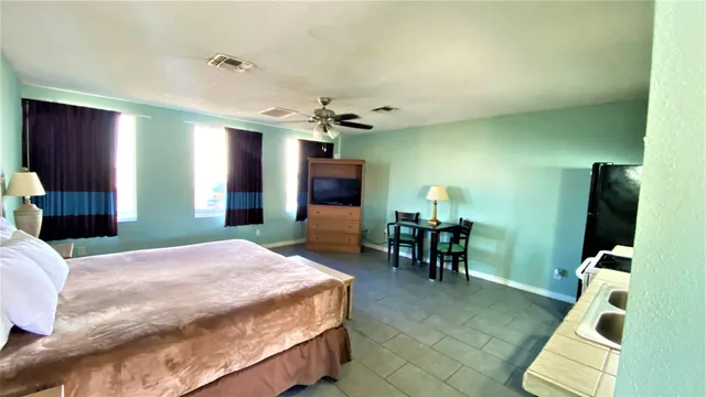 غرفة بسرير كوين، OYO Hotel Rockport- Bay View 1/4