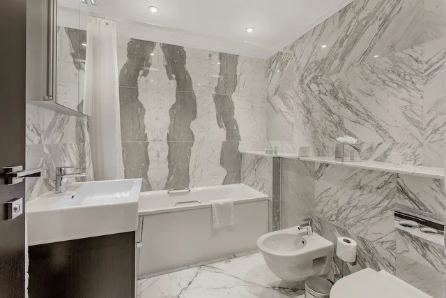 4 Bedrooms, Penthouse Suite, Apartment, 4 King Beds، 130 Queensgate Apartments 7/9