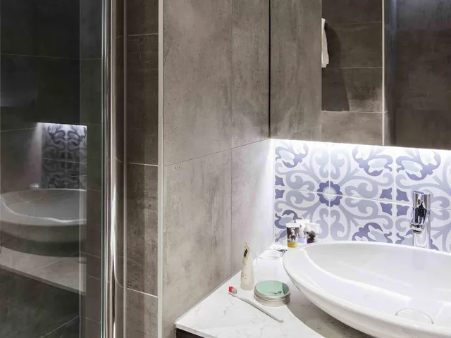 غرفة بريفيليج ثلاثية بسرير مزدوج مع أريكة، Mercure Amsterdam City Hotel 4/7