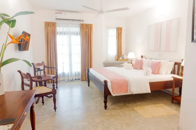 غرفة ديلوكس بسرير كينج بإطلالة على الحديقة بـ4 غرف نوم، Villa Birdlake 1/3