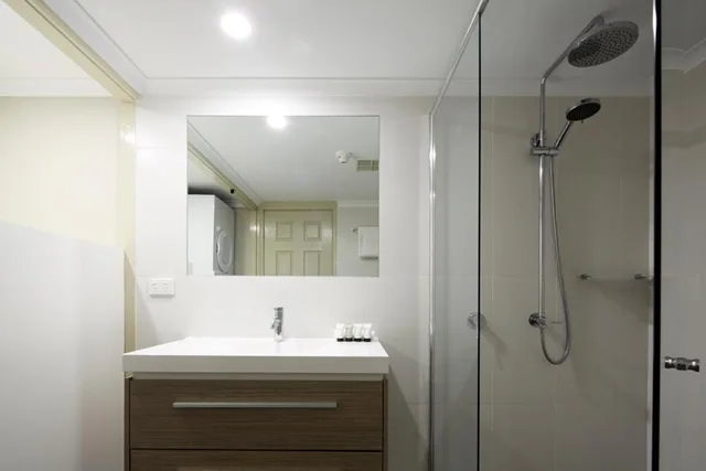 Two Bedroom Deluxe Apartment، Pinnacle Apartments 3/9